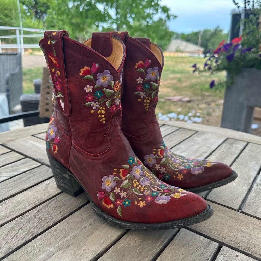 Old Gringo Sora Red Heeled Boots bootie with embroidery flowers like new!